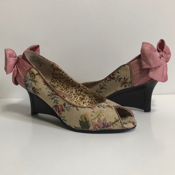 Kenzie Blink Tapestry Brocade Peep Toe Bow Wedges
